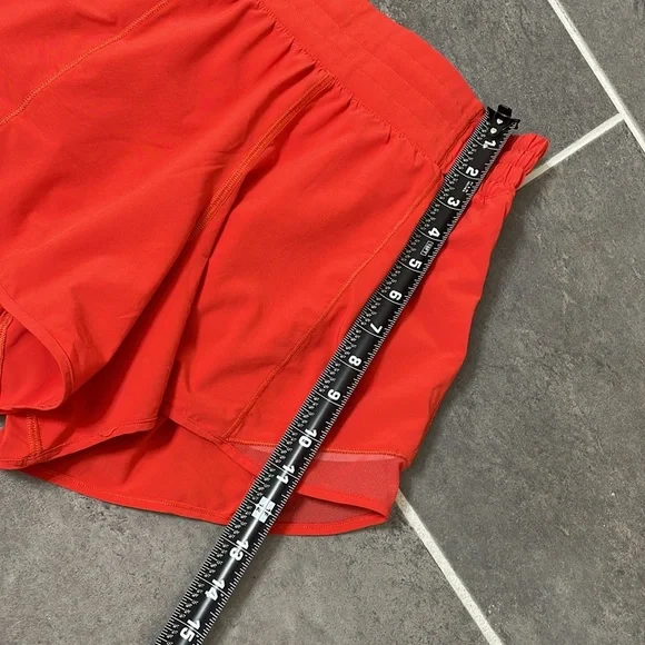 Lululemon Hotty Hot High-Rise Lined Short 4" size 6 - Picture 5 of 8